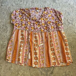Cato size medium short sleeve blouse. 70s printed flowers and colors. Like new.